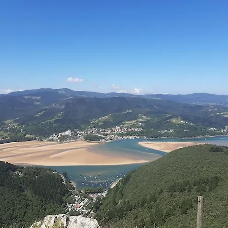 Pequeno Rural Con Un Gran Jardin. Wifi Ispáster